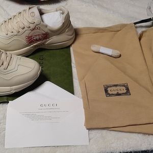 Brand new Gucci sneakers box included new shoelaces concluded everything in the